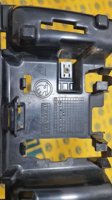 Grila masca radiator bara fata Skoda Octavia 4 5E