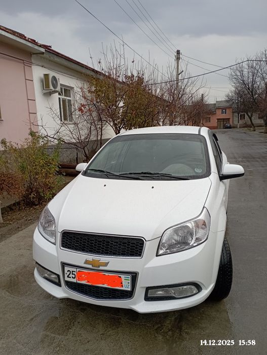 Продаю свою машину Нексия R3