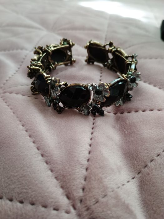 Масивни дамски гривни