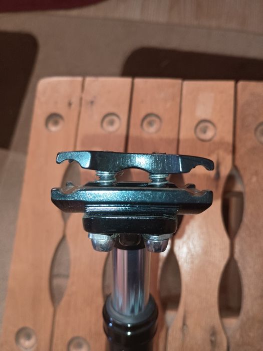 Vând tijă șa bicicletă aluminiu cu suspensie telescopică