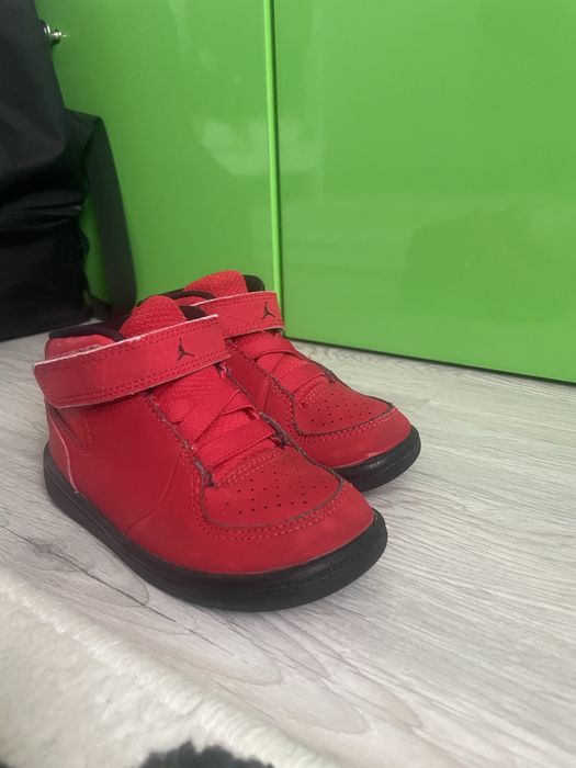 Adidasi jordan marimea 23,5 ,putini murdari in interior ,dar la prima spalare se ia