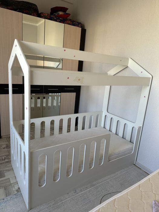 Продам  кровать  детскую !