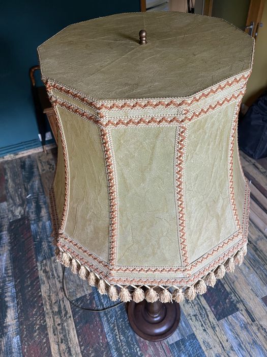 Lampa cu abajur de piele naturala