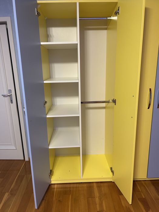 Se vinde set mobilier