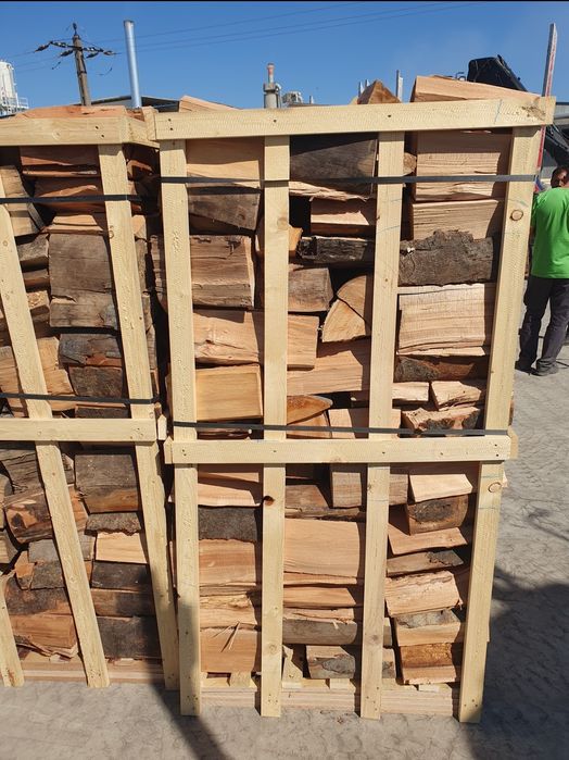 Lemn de foc și brichete