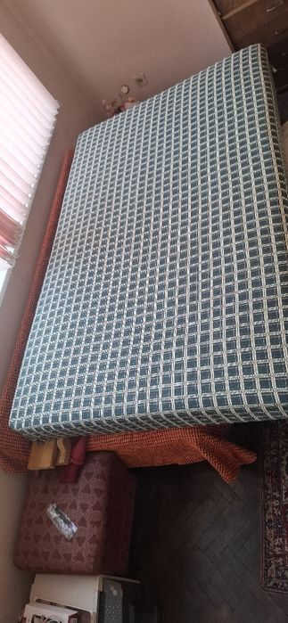 Спалня от естествено масивно дърво