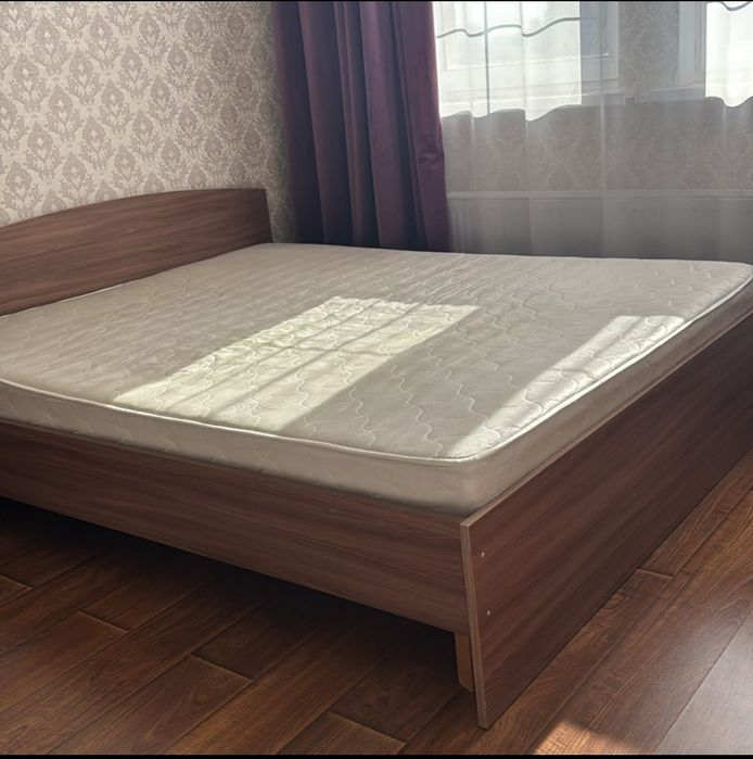 Двуспальная кровать