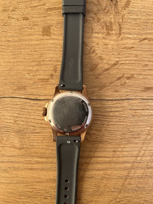 Дамски часовник Fossil в отлично състояние