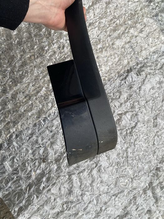 Лайсна преден десен калник R line VW Tiguan 2007-2010