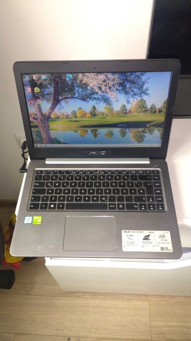 Мощен лаптоп Asus R415U , 14". Core i7, 12GBDDR4,256GBSSD,nVidia 940mx-2gb