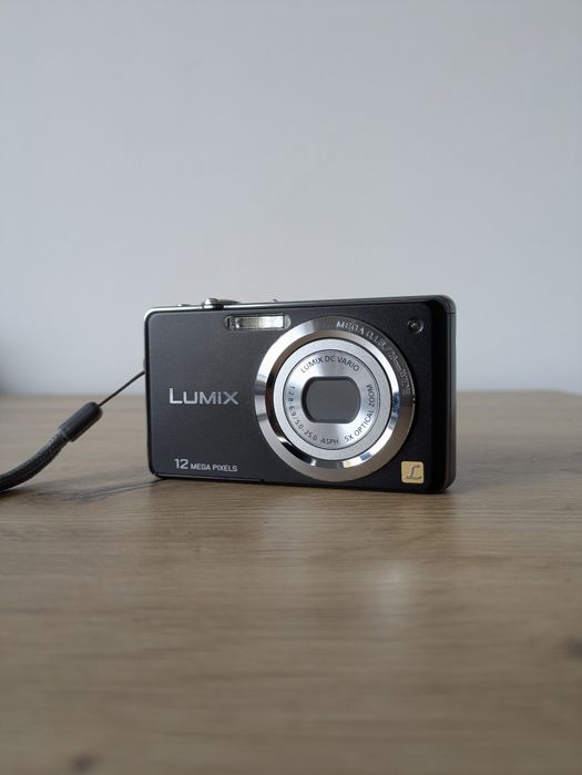 Panasonic Lumix DMC-FS10 12MP РЕТРО СНИМКИ Дигитална Камера КАТО НОВА!