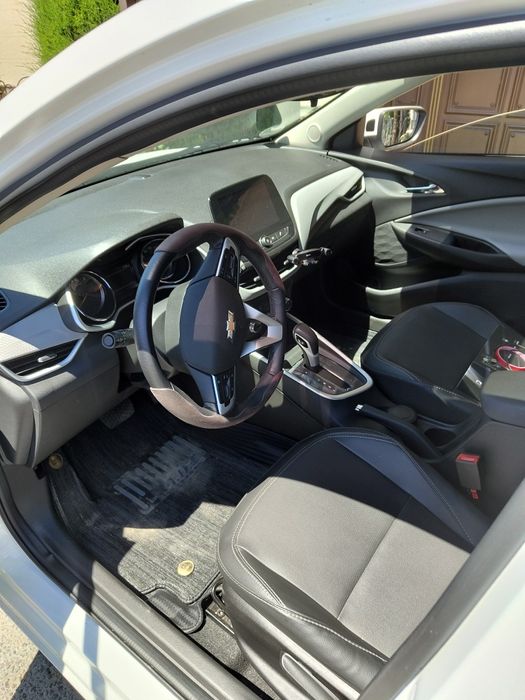 Автомобиль Chevrolet Onix