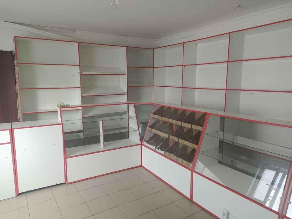 Продам витрину для магазинов
