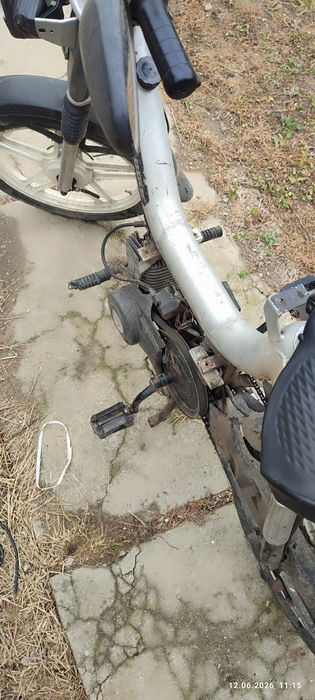 Vand moped cu pedale!