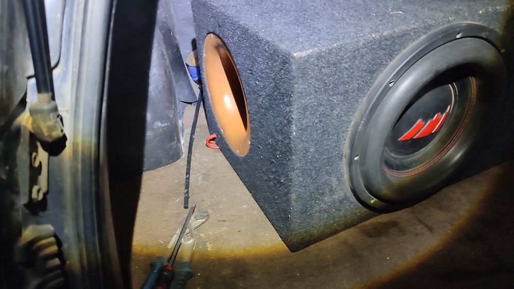 Продам сабвуфер Урал