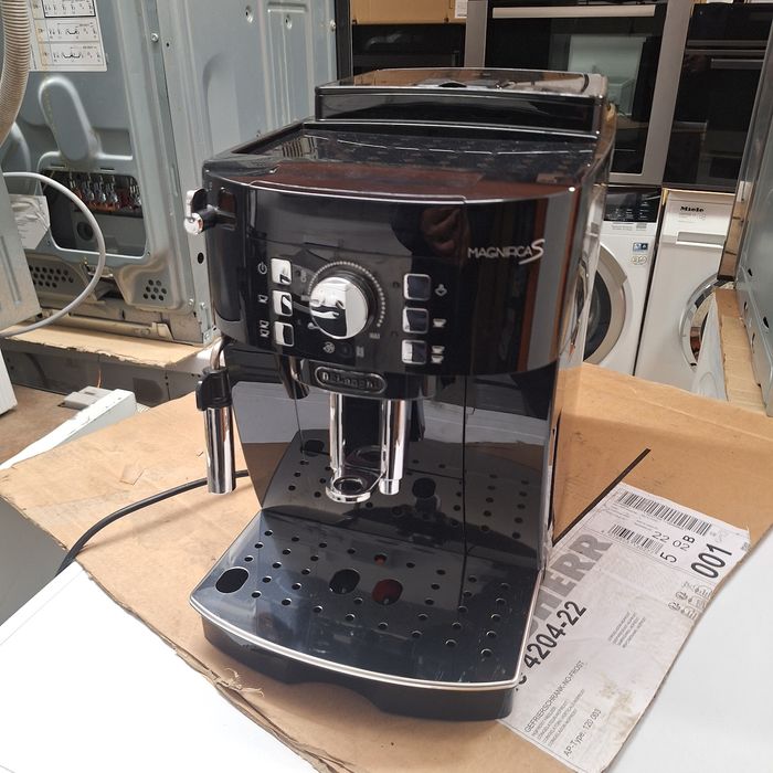 Кафе машина Делонги Magnifica S - нова мострена бройка