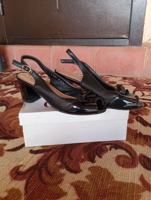 Продам туфли и босоножки