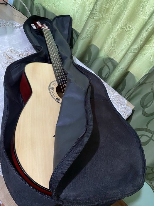 Chitară acustică Jielisi (model Cutaway) + Husă inclusă – Ca nouă