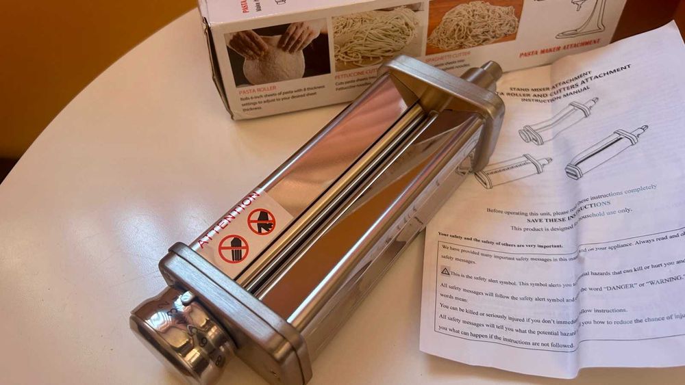 Машина за паста от неръждаема стомана е съвместима с кухненски робот