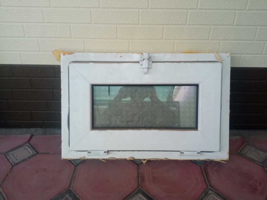 Продаю пластиковую форточку
