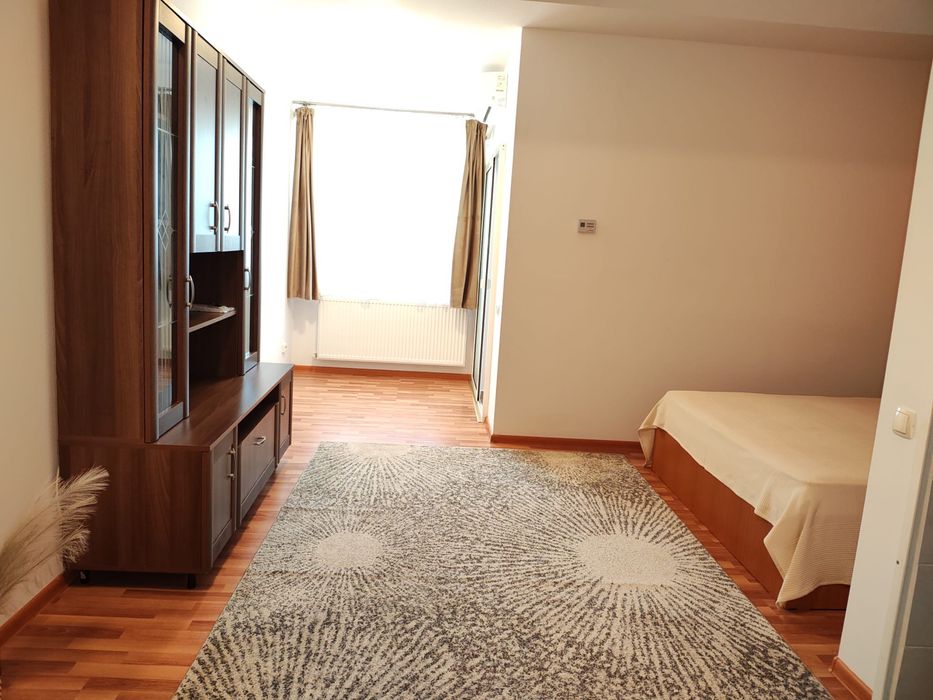 Proprietar, Garsoniera 45 mp, titan, centrala proprie, parcare