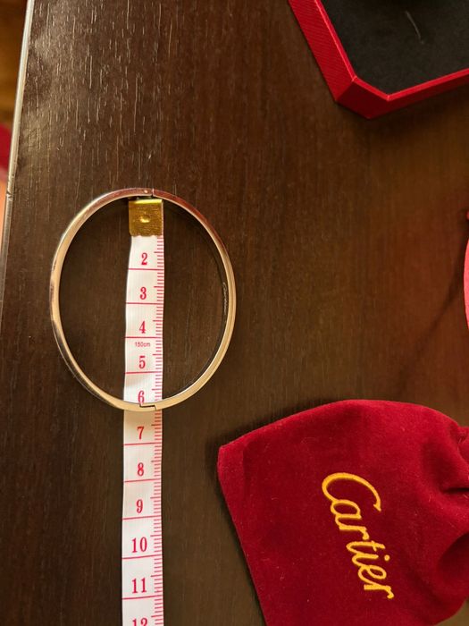 Bratara Cartier Love cu motiv de suruburi