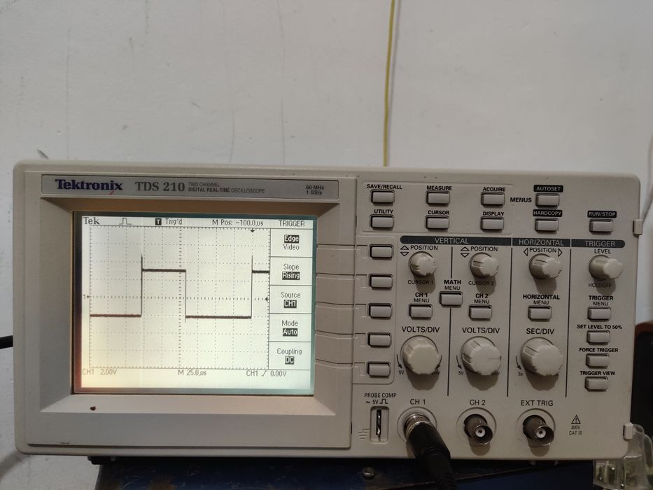 Osciloscop Tektronix TDS 210 cu doua canale