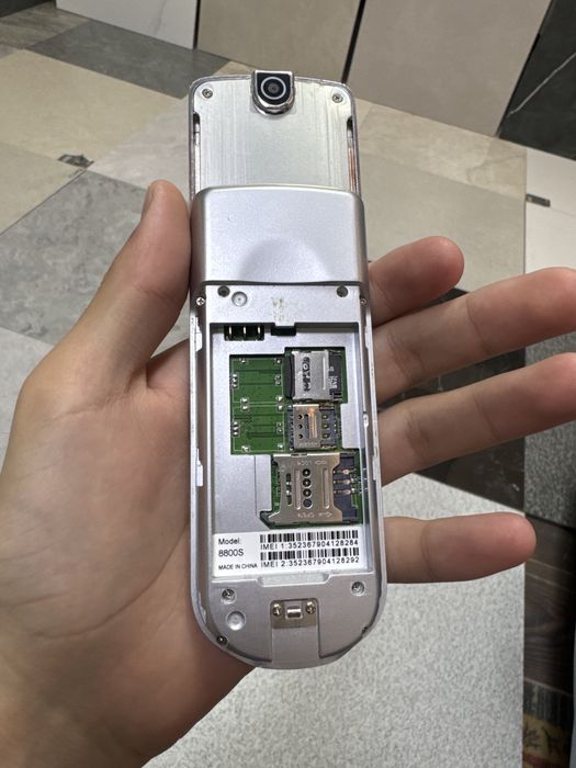 Nokia 8800.