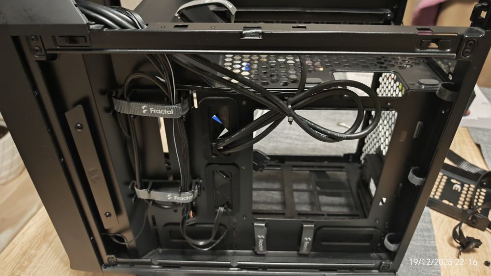 mini ITX кутия Fractal Design Torrent Nano Black TG Dark Tint