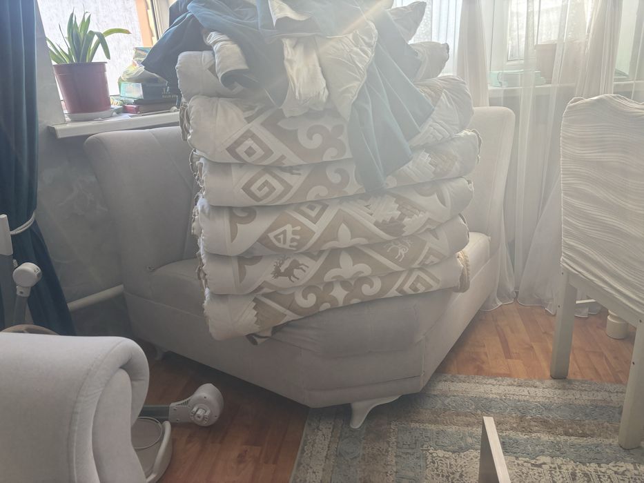 Диван угловой !!