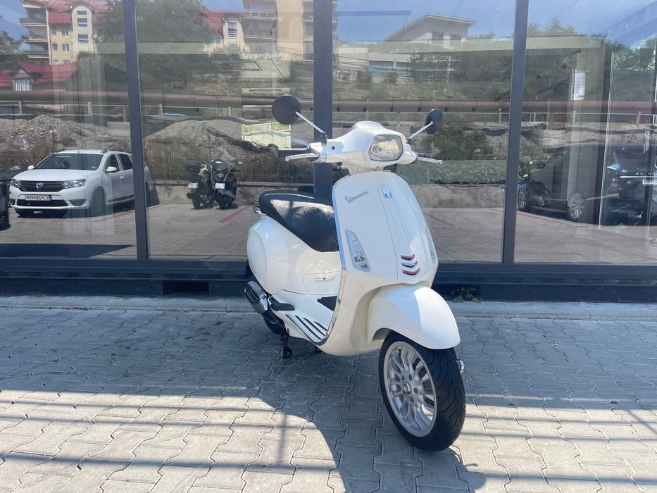 Vespa Sprint - 125 cc - Transport Gratuit - Garantie -