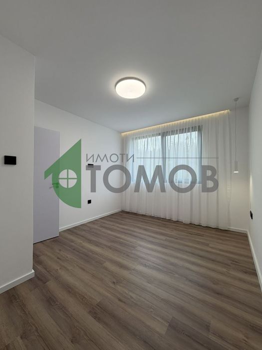 Напълно ремонтиран двустаен апартамент в кв. Самара 1