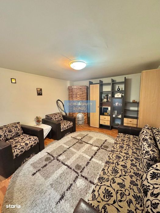 De vânzare casă cu 4 camere, garaj