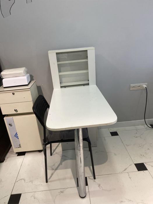 Продается маникюрный стол