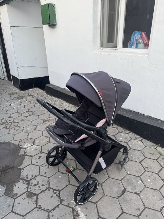Коляска продаеться в хорошом состояние