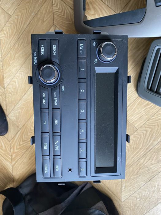 Штатная магнитола дефлекторы