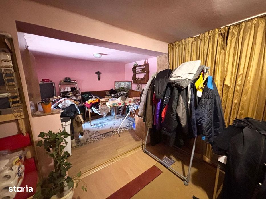 Casa single + 1200mp teren - Sura Mare