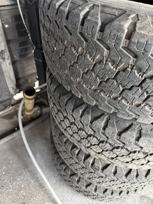 Гуми 225/75/15…..