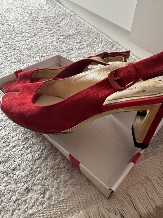 Вещи отдаю срочно