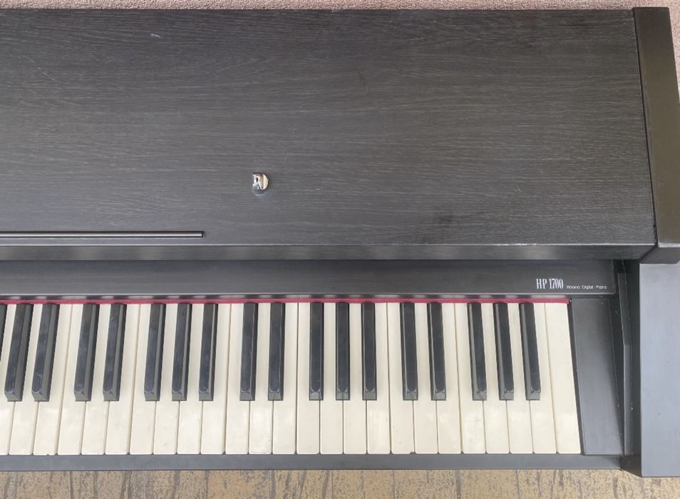 Roland HP 1700 pian digital
