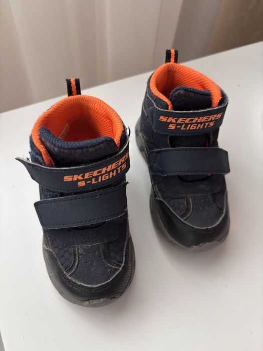 Vand adidasi skechers marimea 23