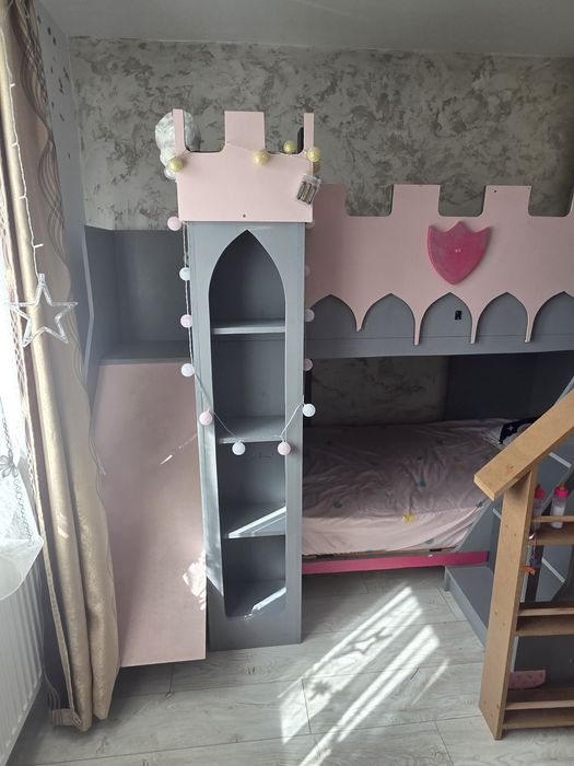 Vând pat castel pentru copii folosit