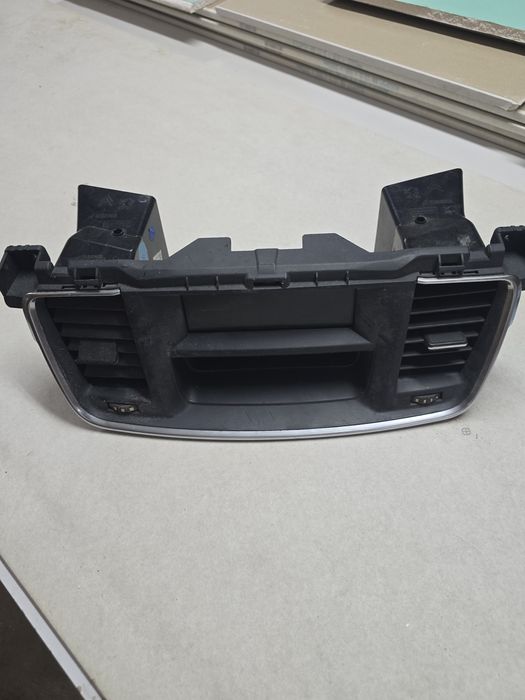 Display mic + rama cu grile ventilație Peugeot 508.