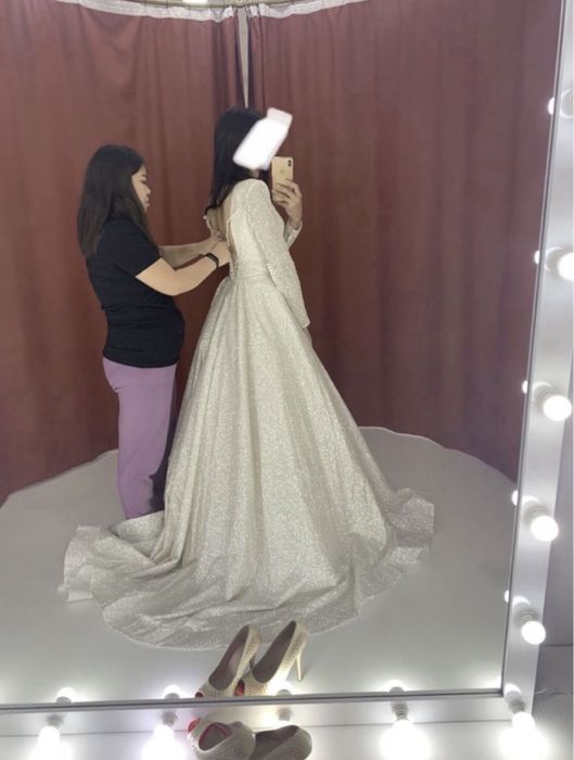 Продам свадебное глиттерное платье