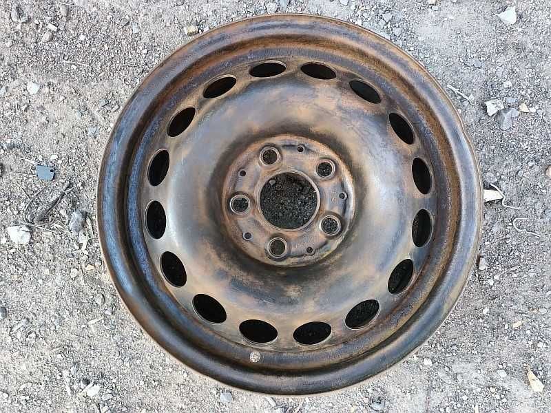 Продам ОДИН оригинальный металлический диск на Mercedes