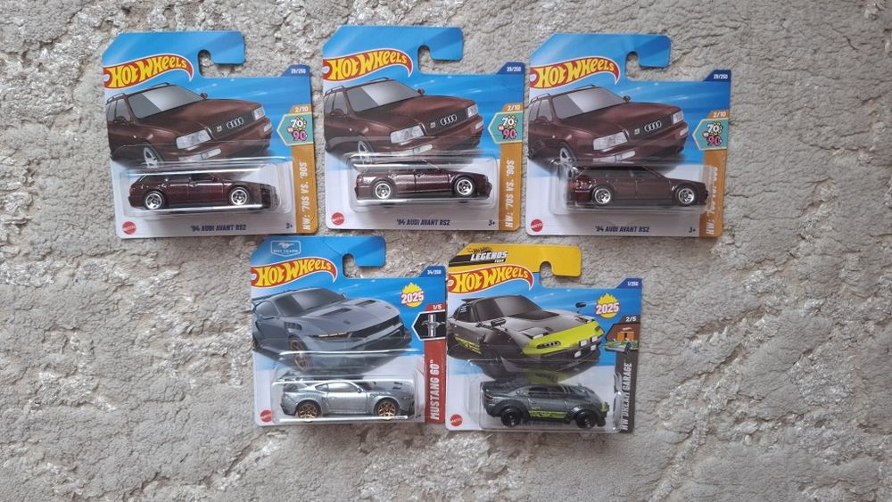 Set maşini Hot Wheels, 12 lei/buc