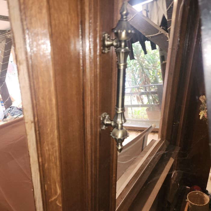 Vand usa lemn  masiv făcută la comanda