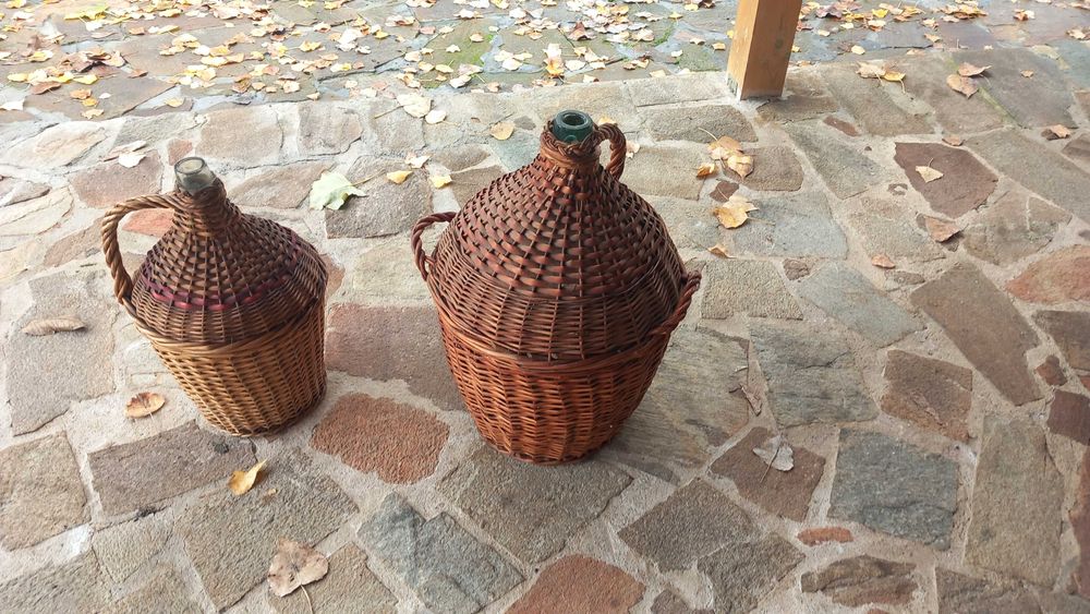 Стари дамаджани от дебело здраво стъкло