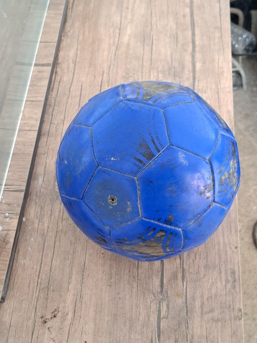 Futbo'l to'p sotiladi 100000so'm kelishami ramozon oyida arzonroqa ham