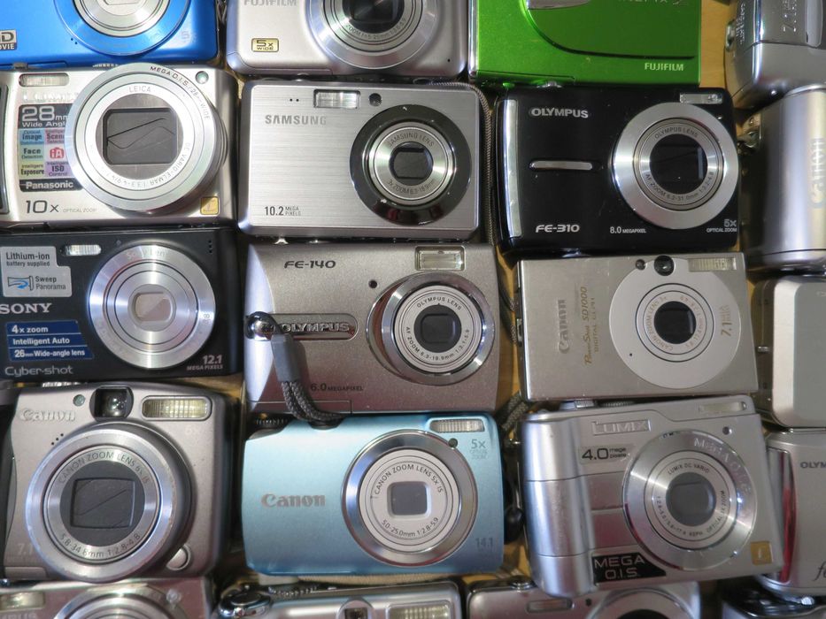 Компактен дигитален фотоапарат SONY